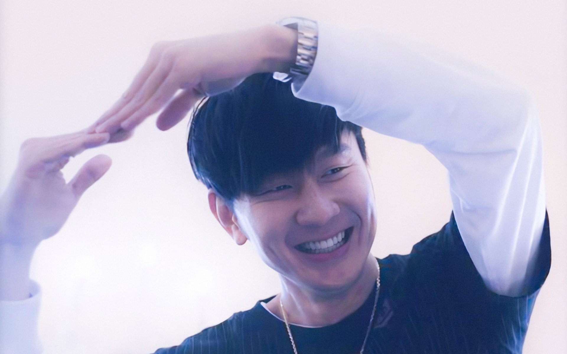 植物的向光性生长_植物的向光性生长是植物信号转导产生的短期生理效应